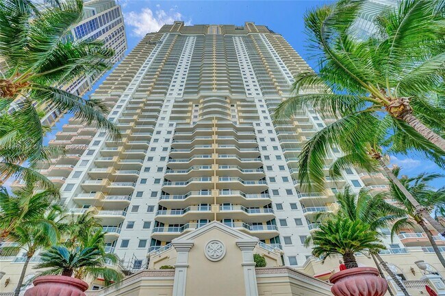 Building Photo - 17875 Collins Ave