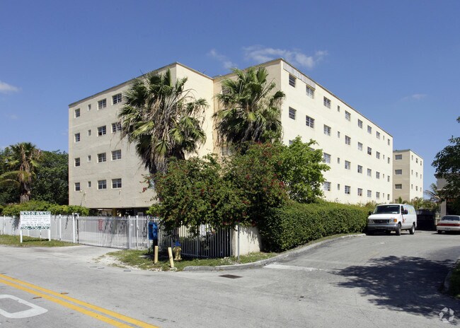 Primary Photo - Brentwood Apartments