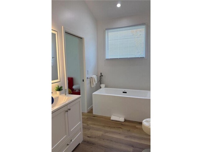 Building Photo - 1013 Gardner St