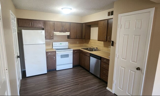 Building Photo - Spacious 2 bed, 1 bath unit in Sand Springs