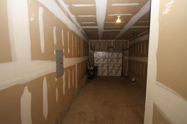 Building Photo - 86 Banyan Blvd