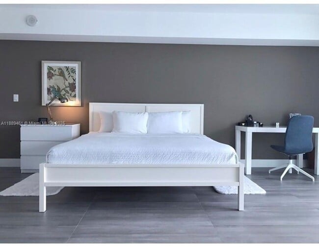 Building Photo - 400 Sunny Isles Blvd