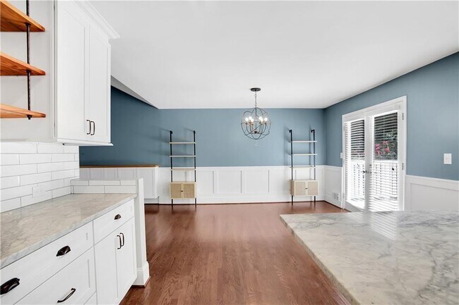 Building Photo - 455 Persimmon Ln