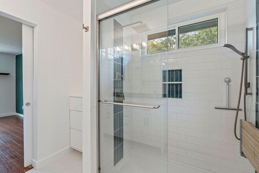Building Photo - 7107 Leppke Cove