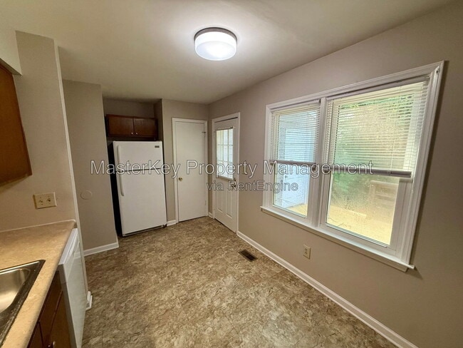 Building Photo - 119 S Atley Ln