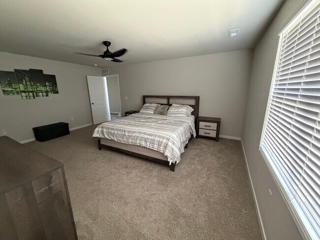 Building Photo - 2486 SE Morningdew Dr