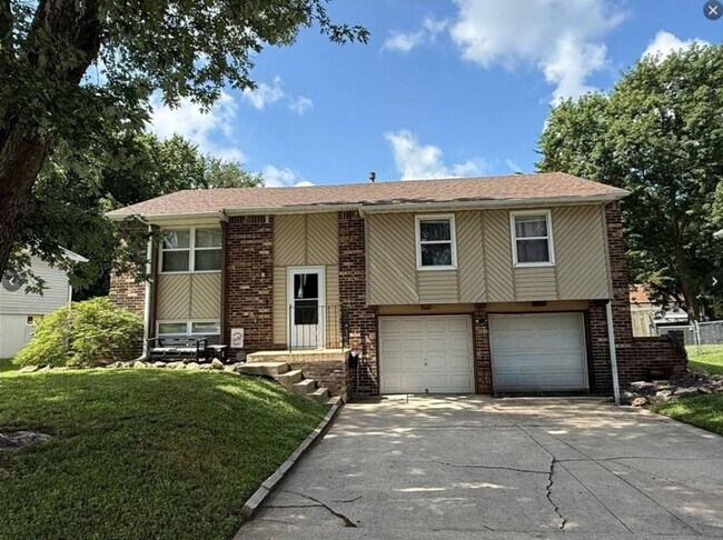 Primary Photo - Coming Soon! Spacious 3 Bedroom Home with ...