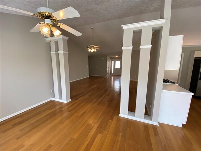 Building Photo - 2455 Millerbrook Dr