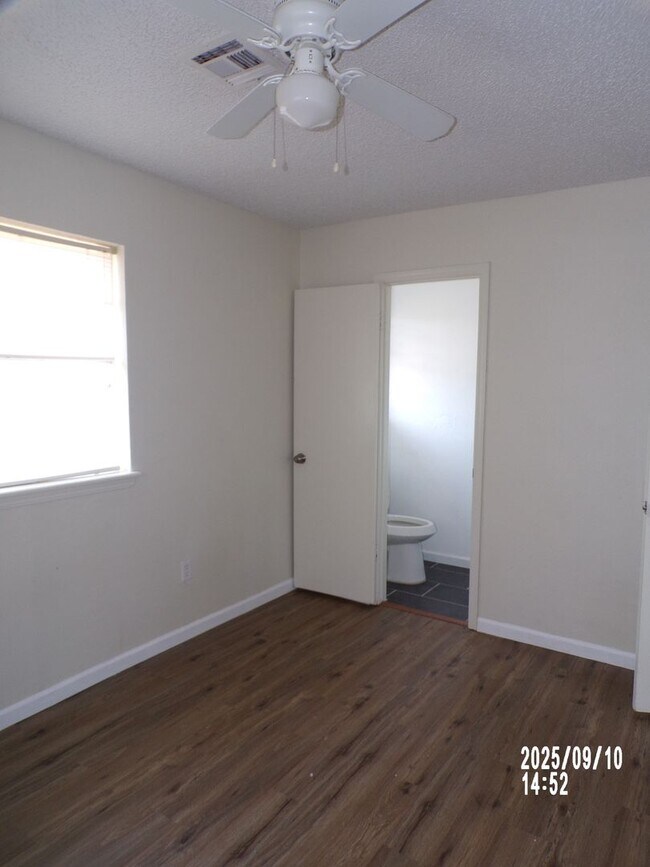 Building Photo - Great home close to Voch-tech, southwester...