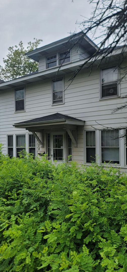 Primary Photo - 6 bedroom 2 bath