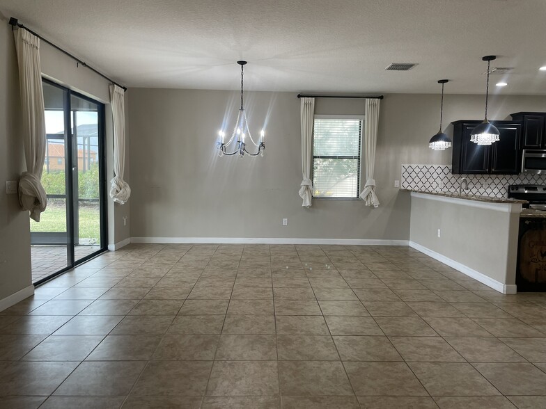 Dinning room - 2293 Victoria Dr