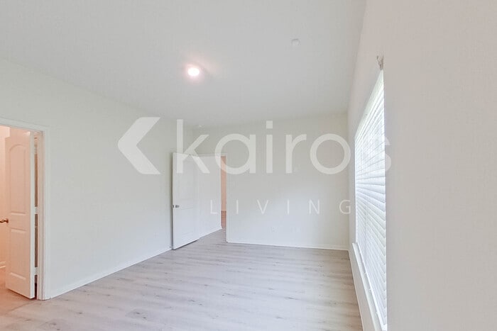 Building Photo - 10631 Hillside Creek Dr