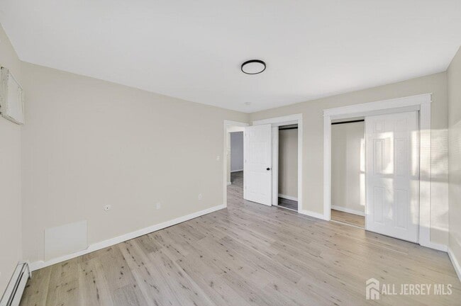 Building Photo - 289 Main St