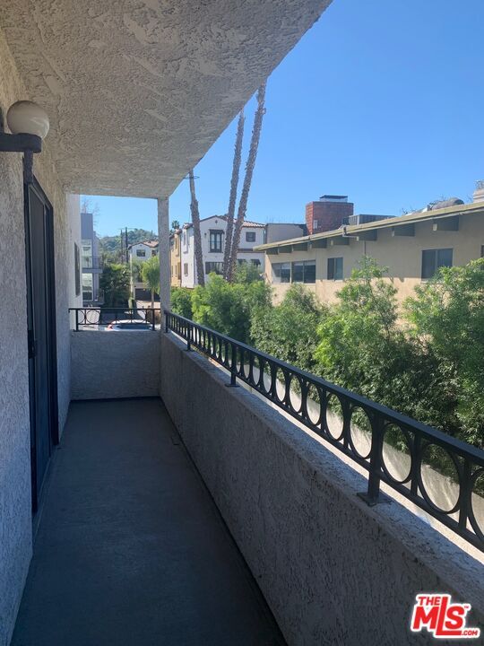 Building Photo - 4353 Coldwater Canyon Ave