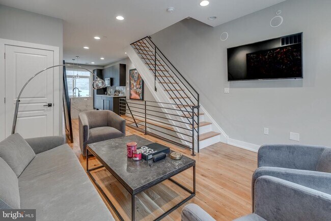 Building Photo - 2022 Kimball St