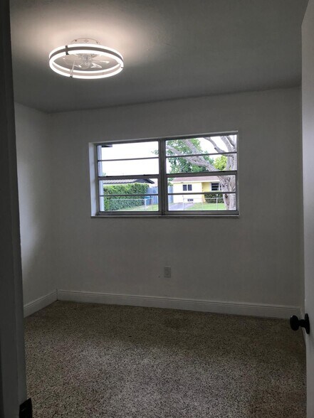 Building Photo - 10472 SW 46th St