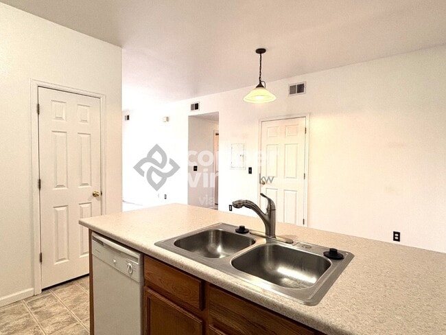 Building Photo - 1740 W 53rd Dr