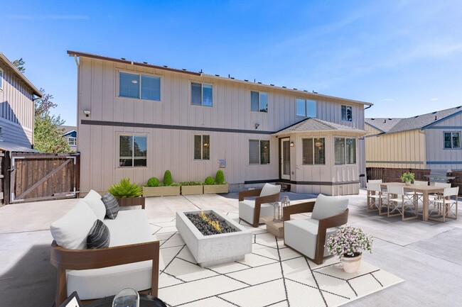 Building Photo - Huge home, recent upgrades!  Like new!