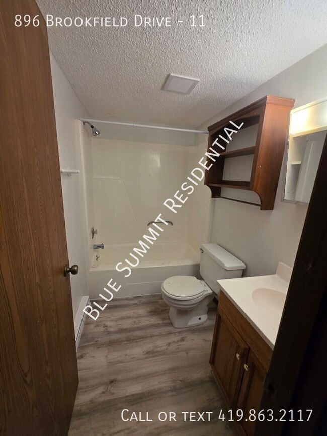 Building Photo - 896 Brookfield Dr