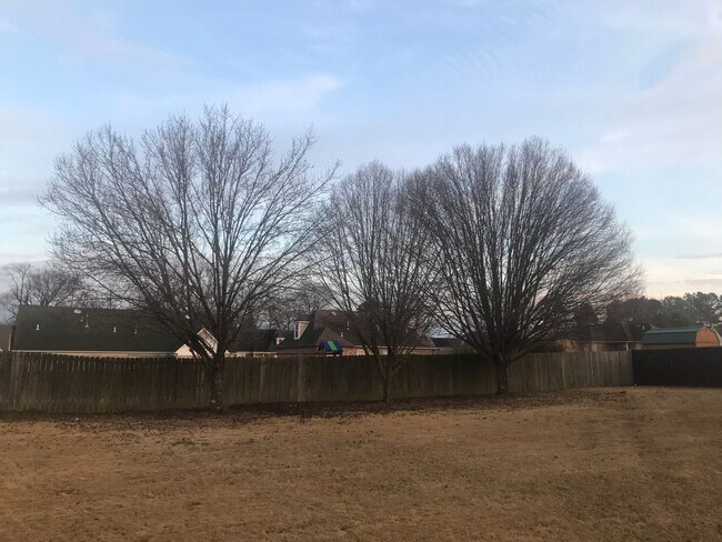 Building Photo - Corner Lot