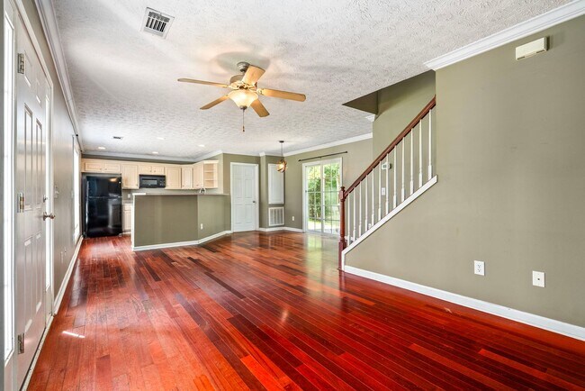 Building Photo - 4264 Live Oak Dr