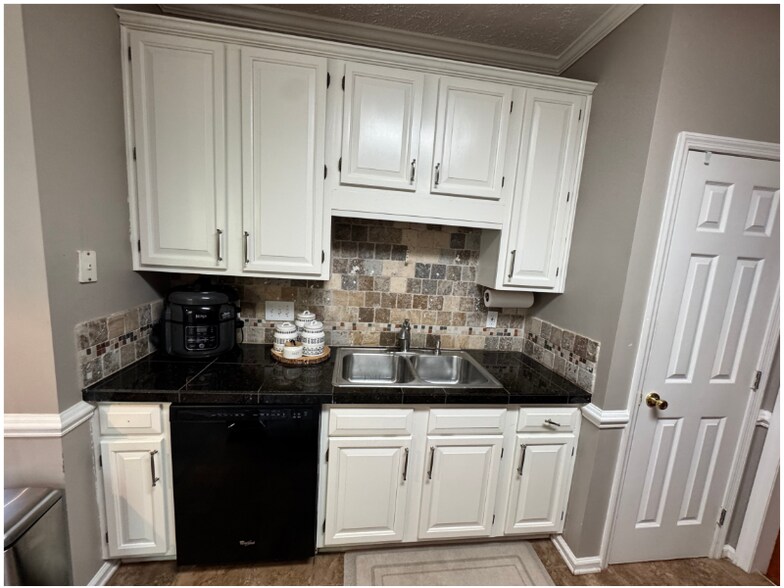 Building Photo - 7705 Spurge Dr