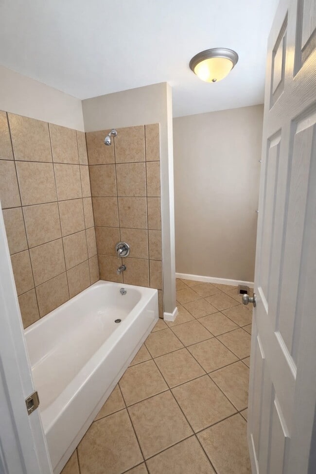 Building Photo - 1260 Komura Ct