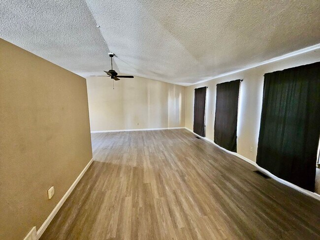 Building Photo - 6373 Pulpit Rock Dr