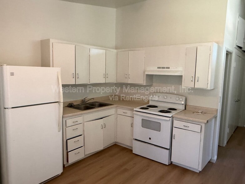 Interior Photo - Six Hundred Park Avenue