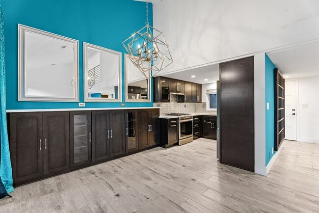 Building Photo - Charming, Light-Filled 2-Bed / 2.5-Bath Townhome with Private Yard & Garage Parking