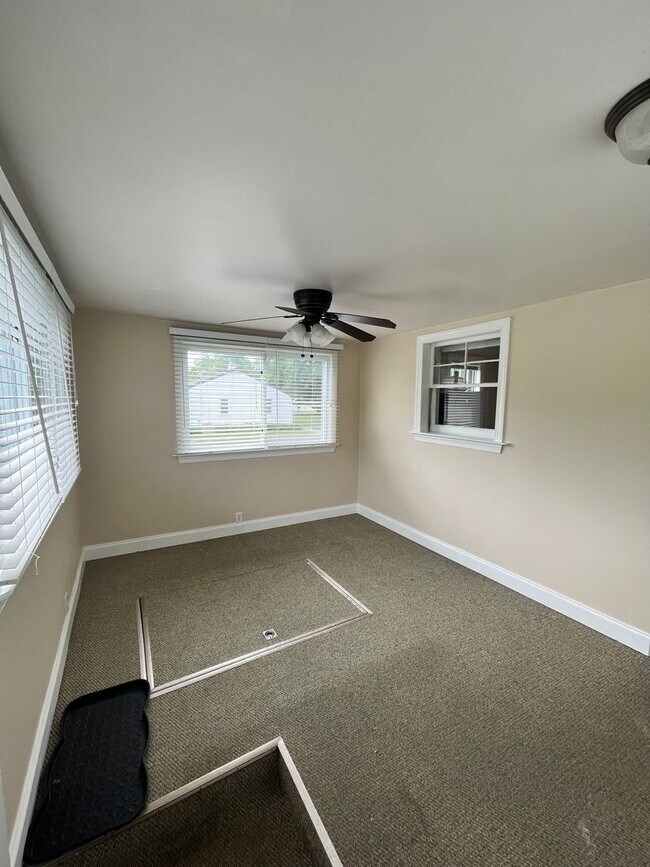 Building Photo - Welcome to 1826 Otts Chapel Road!