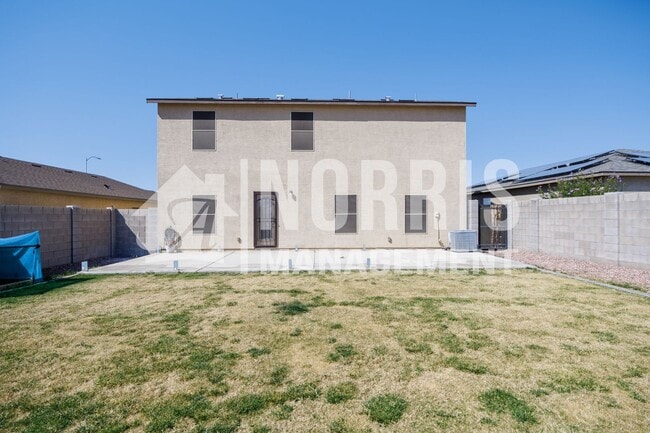 Building Photo - Beautiful Large Home Very Close to Freeway