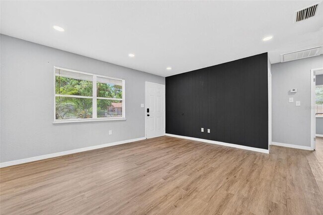 Building Photo - 4616 9th Ave S