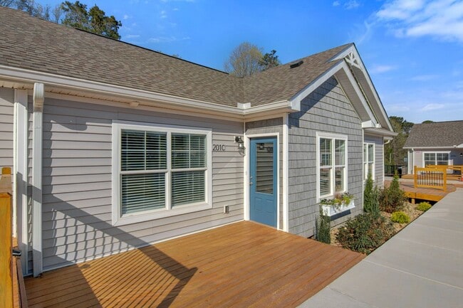 Building Photo - Modern 2-Bed, 2-Bath Single-Level Townhome...