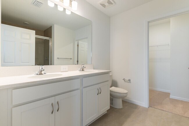 Building Photo - Beautiful Modern Town Home with Water Fron...