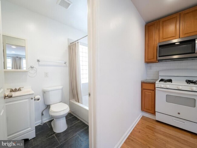 Building Photo - 110 N 51st St