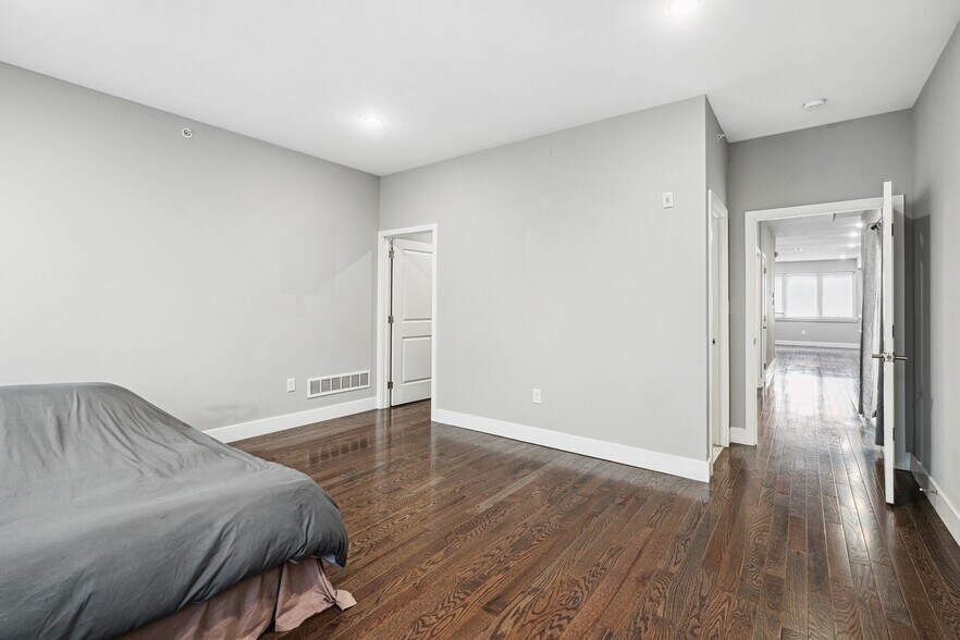 Building Photo - 912 N 16th St