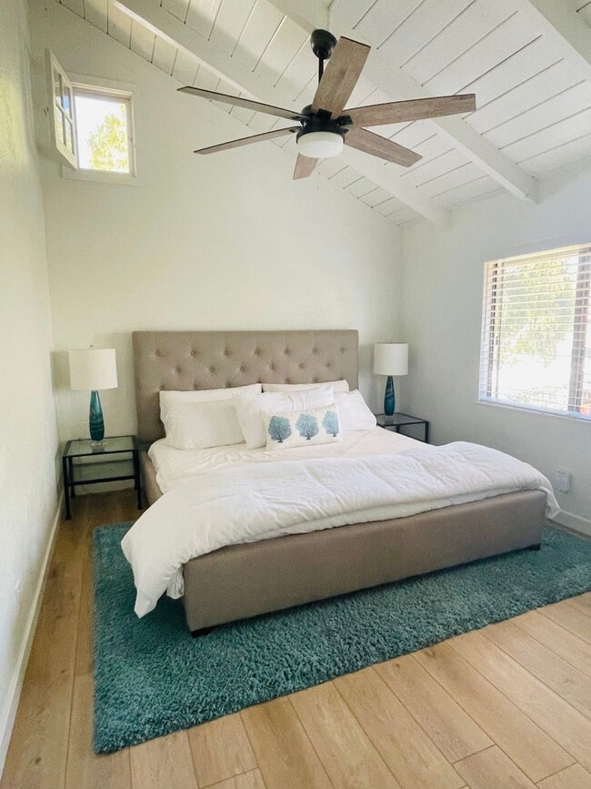 Building Photo - Gorgeous Furnished Canyon Home near beach/...