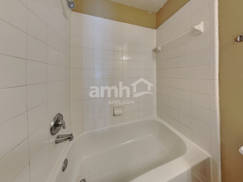 Building Photo - 19339 Otter Trail Ct