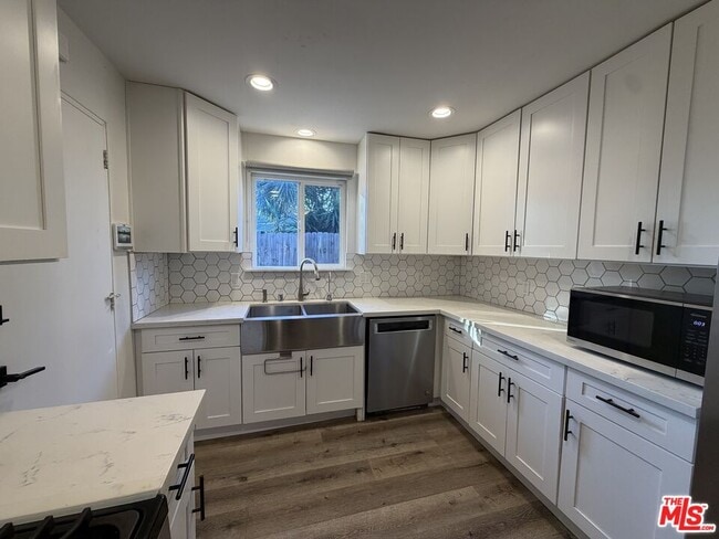 Building Photo - 8541 Dempsey Ave