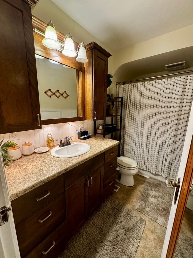 Building Photo - Adorable Home For Rent!