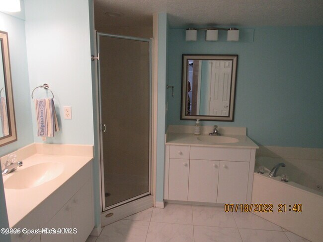 Building Photo - 606 Shorewood Dr