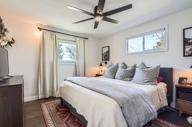 Building Photo - Available September! Charming House for rent in the Crest Club neighborhood!