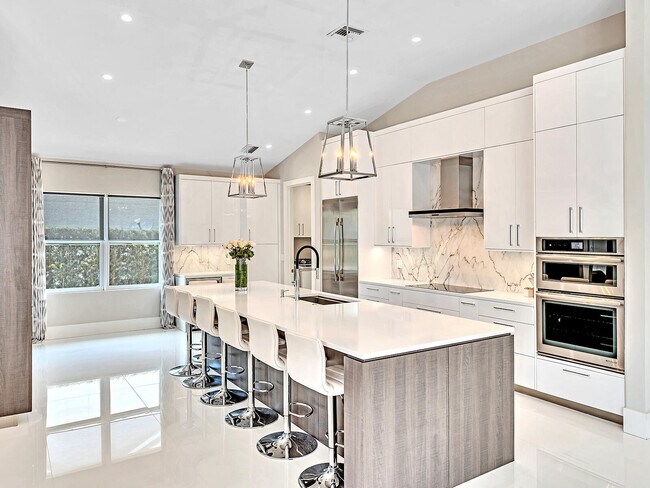 Building Photo - 2788 Hampton Cir W