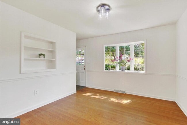 Building Photo - 974 Fairview Ave