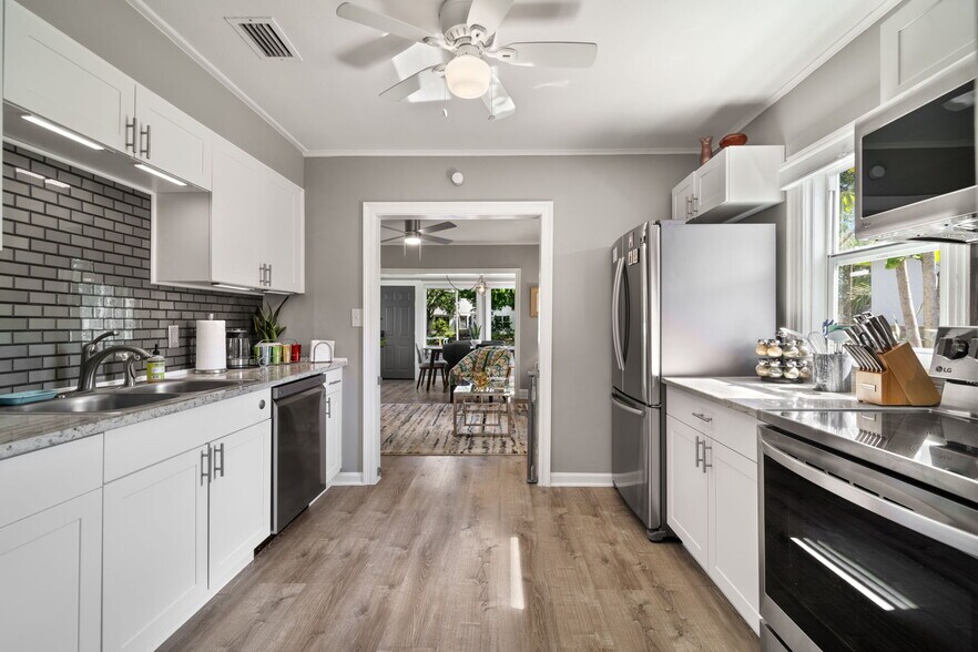 Building Photo - 3950 1st Ave N