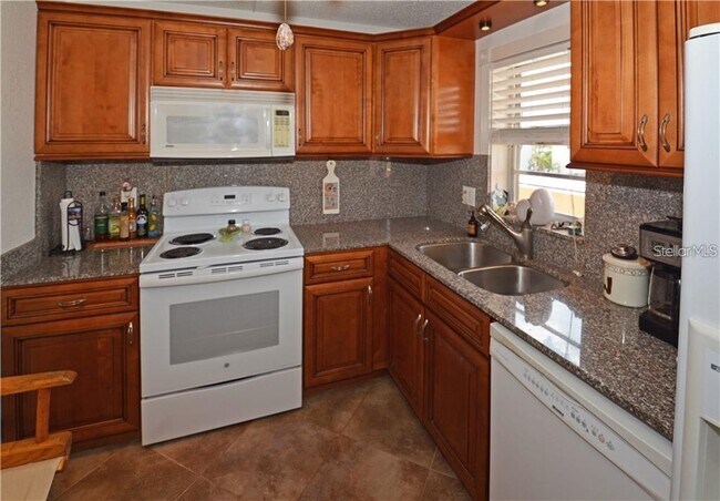 Building Photo - 7420 Bay Island Dr S