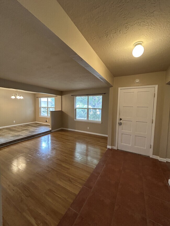 Building Photo - 7061 Luella Anne Dr NE