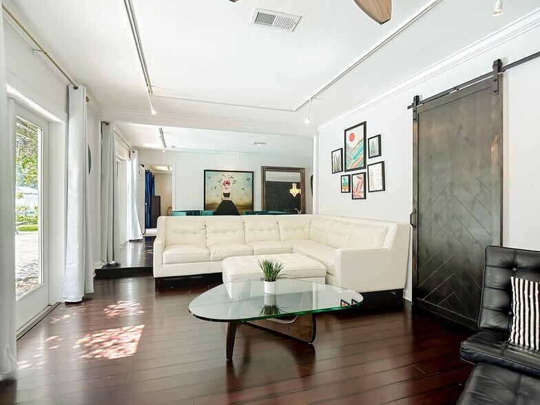 Living room - 3319 Florene Dr