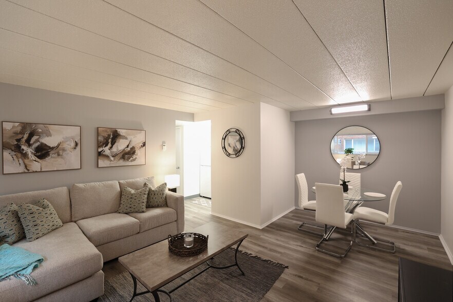 1BR, 1BA - 700SF - Living Room - Hamilton House - $500 Move In Special Month
